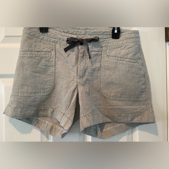 Womens North Face Wonder Free Graphite and Grey Strip Shorts NWT Size 10 - Picture 5 of 9